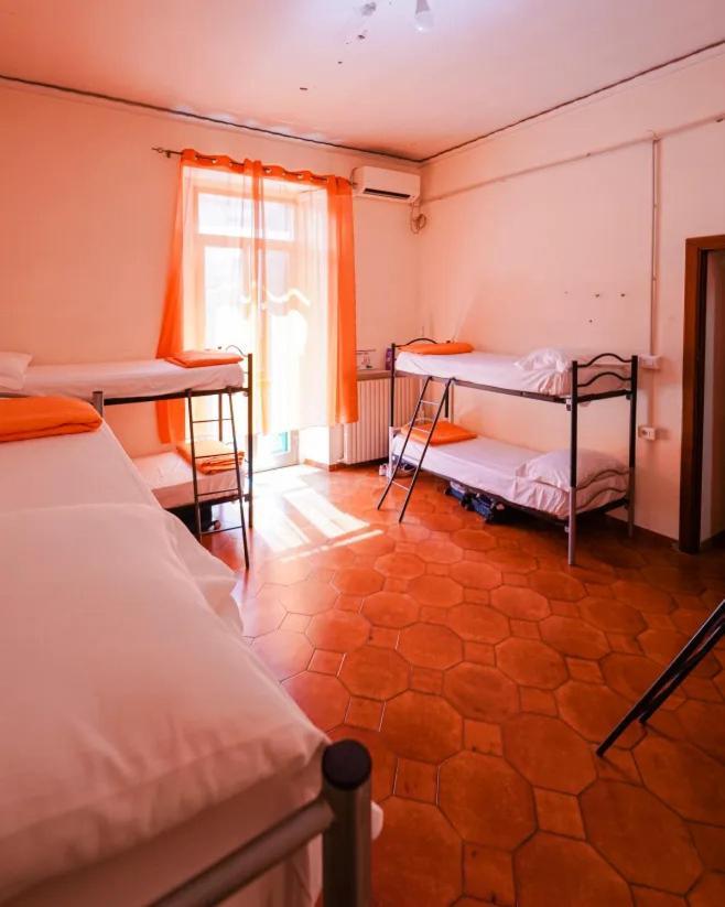 Naples Experience Hostel - Age Limit 18-28 Bagian luar foto