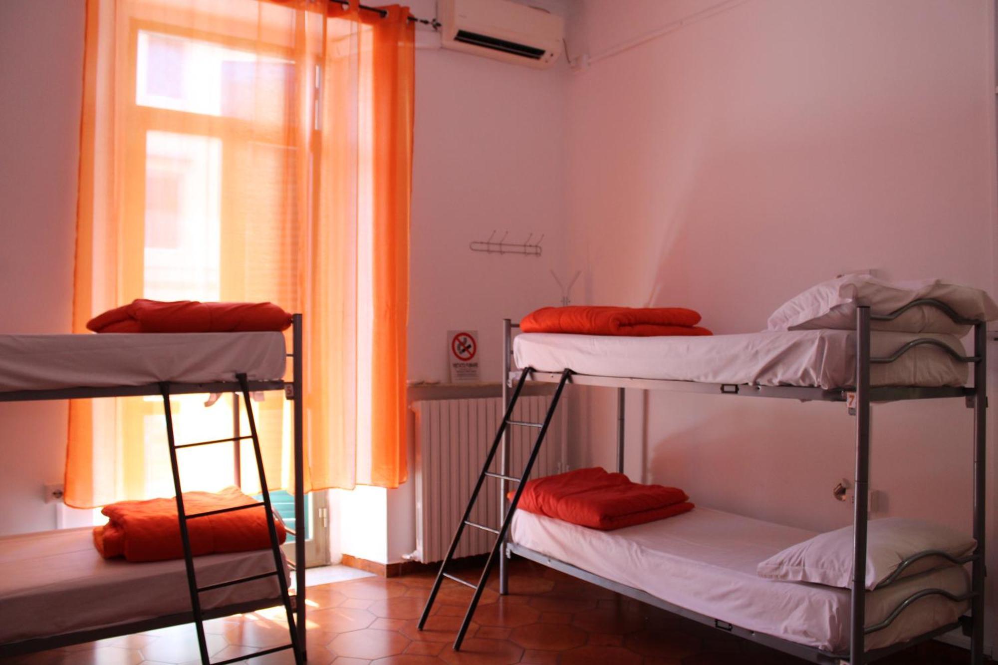 Naples Experience Hostel - Age Limit 18-28 Bagian luar foto