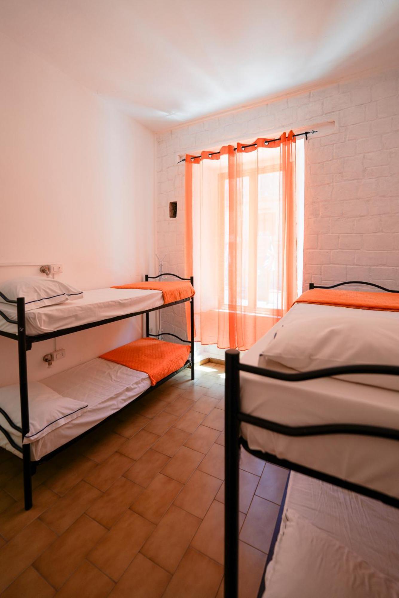 Naples Experience Hostel - Age Limit 18-28 Bagian luar foto