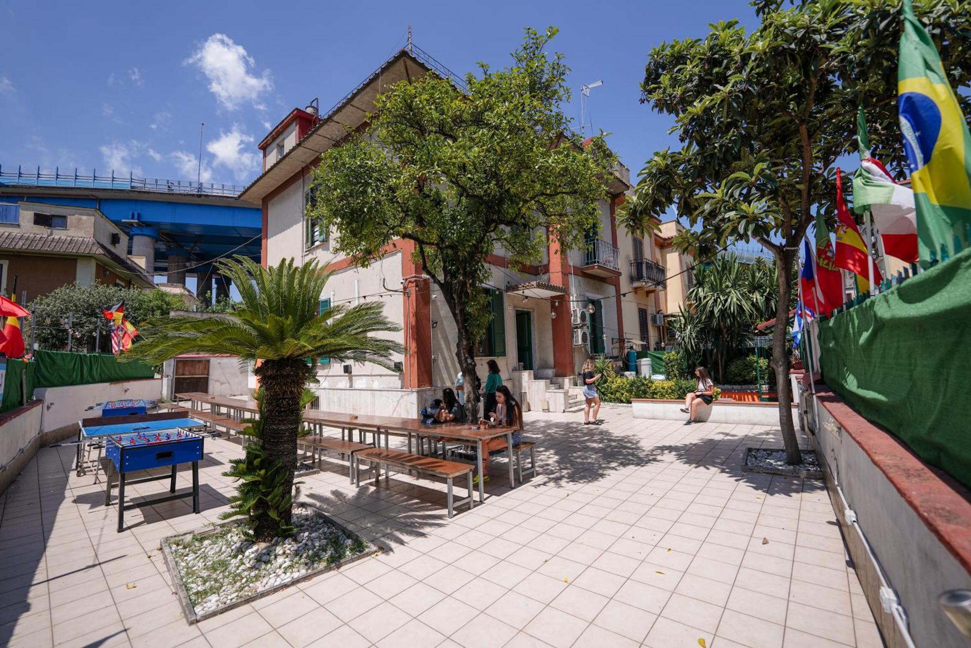 Naples Experience Hostel - Age Limit 18-28 Bagian luar foto