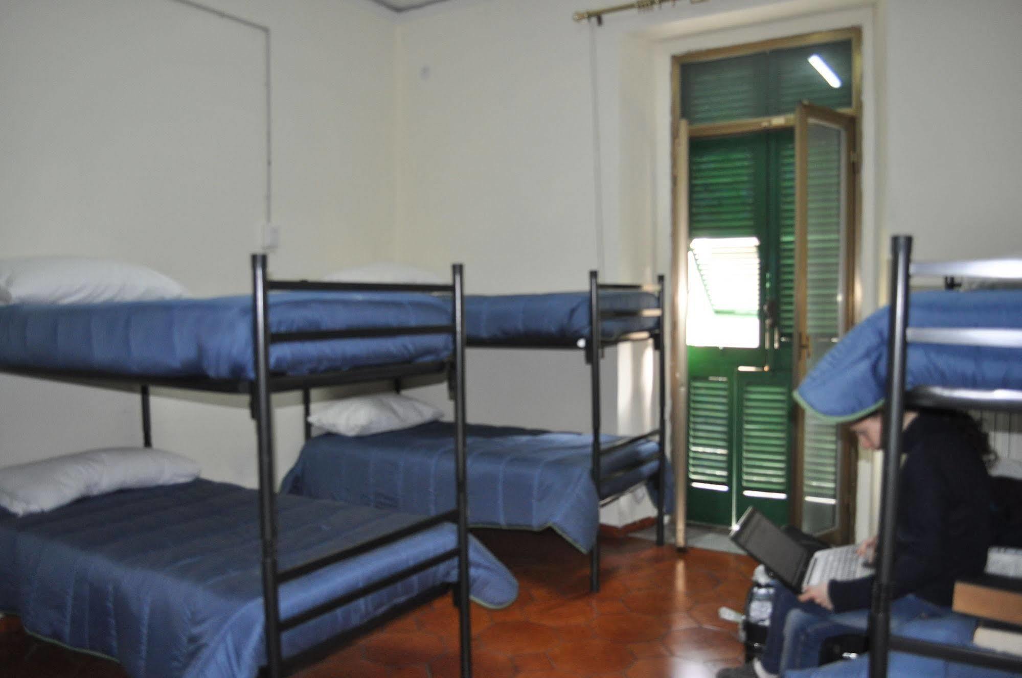 Naples Experience Hostel - Age Limit 18-28 Bagian luar foto